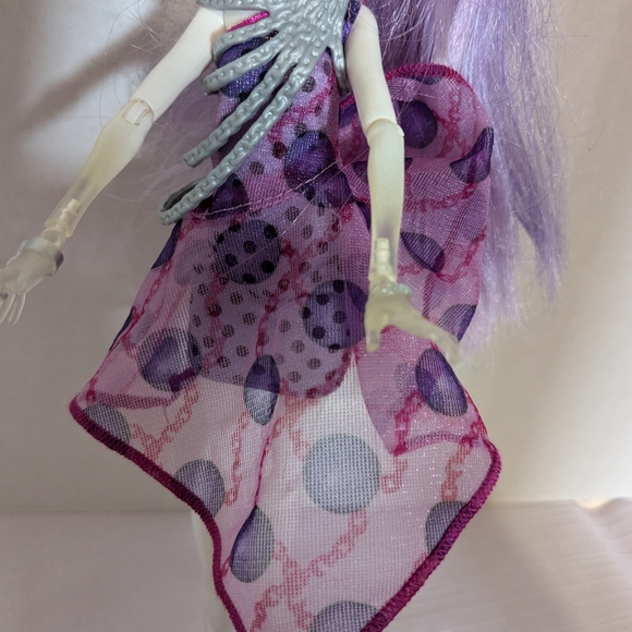 Monster High Spectra Vondergeist Doll Dot Dead Gorgeous Clothes Accessories - Picture 4 of 7